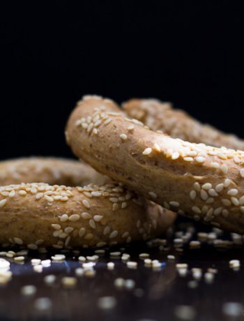 Συνταγή για Κουλούρια Θεσσαλονίκης με αλεύρι ολικής άλεσης - The recipe for Whole Wheat Sesame Bagels