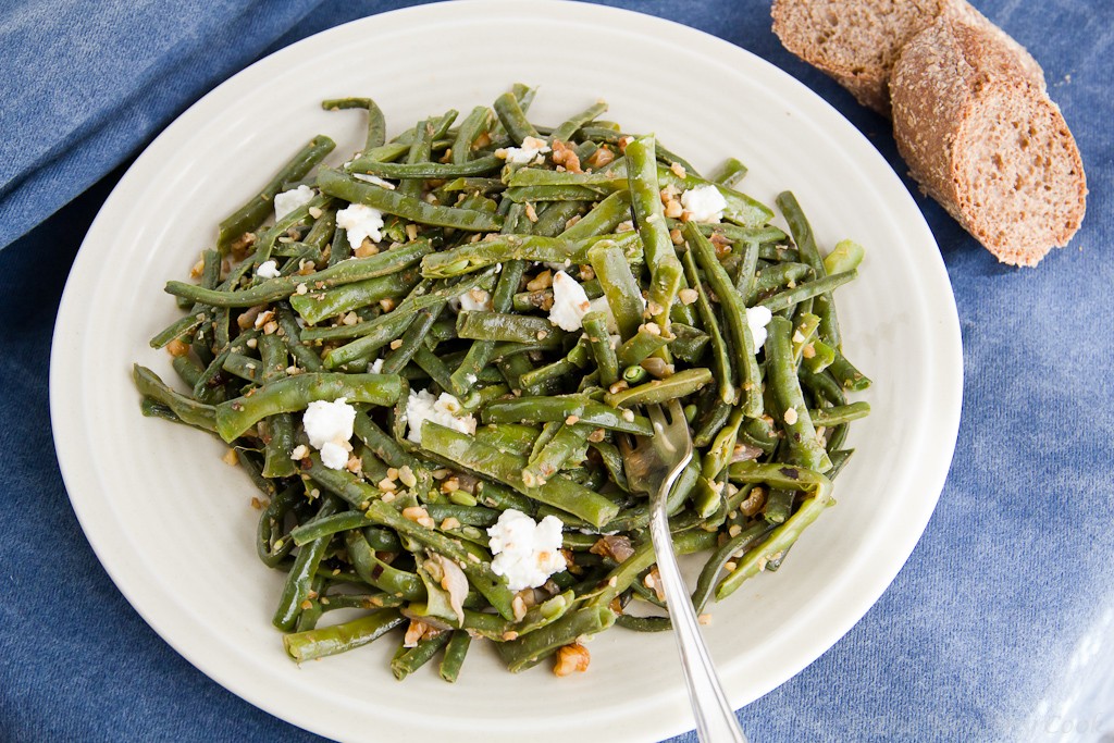 String Beans Salad with Walnuts and Goat Cheese – Σαλάτα με Αμπελοφάσουλα, Καρύδια και Κατσικίσιο Τυρί