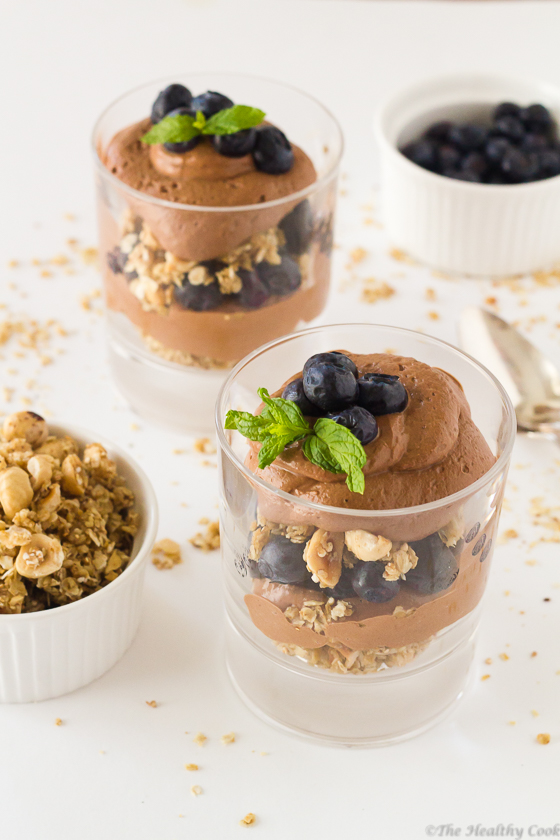 Chocolate-Greek-Yogurt-Parfait-with-Fresh-Fruits – Παρφέ-Γιαουρτιού-με-Σοκολάτα-&-Φρέσκα-Φρούτα