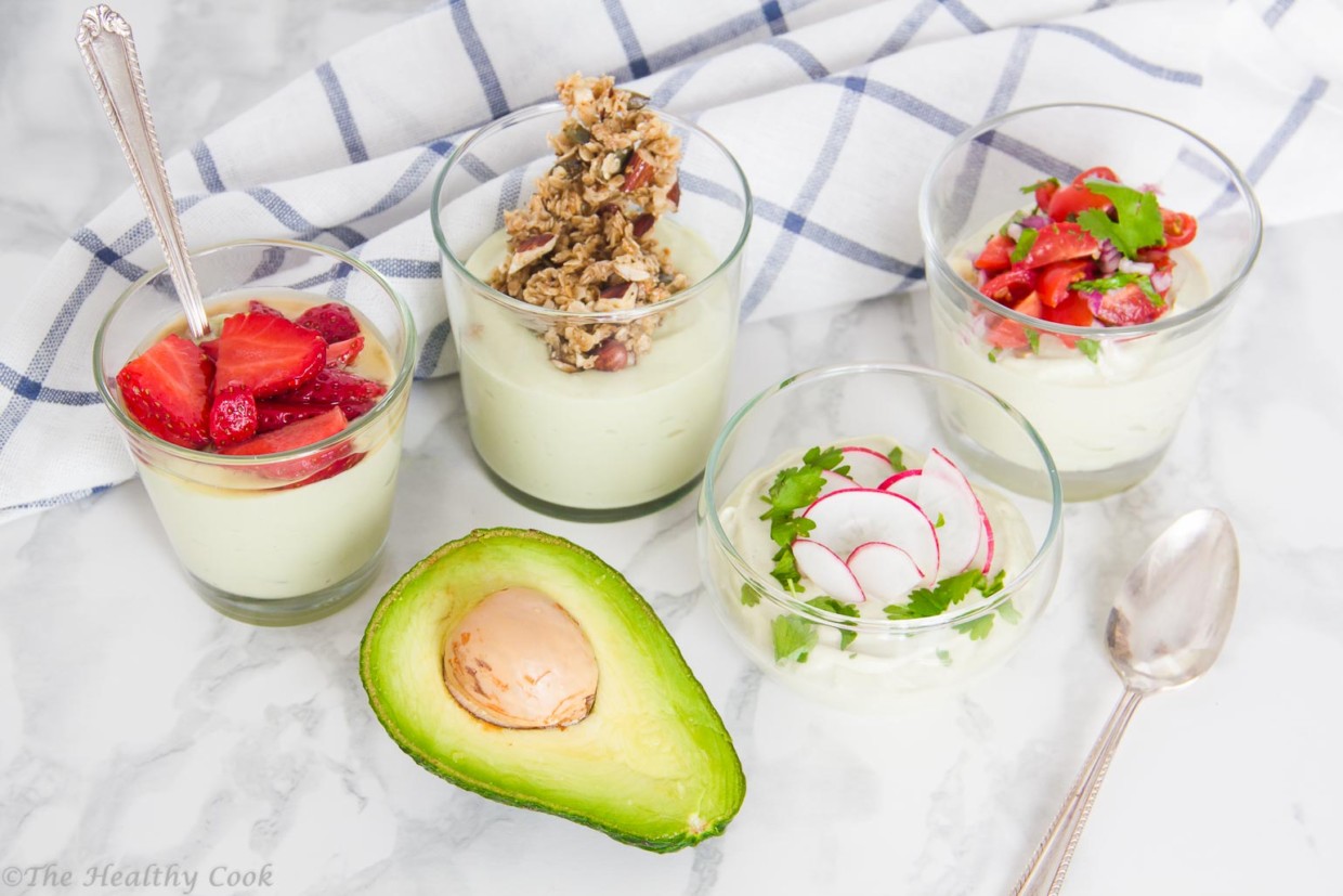 Αβοκάντο με γιαούρτι: τρώγεται σαν πρωινό, σνακ ή βραδινό, ανάλογα με το συνοδευτικό που θα διαλέξεις - Avocado yogurt: it's either breakfast, snack or dinner depending on the topping you choose