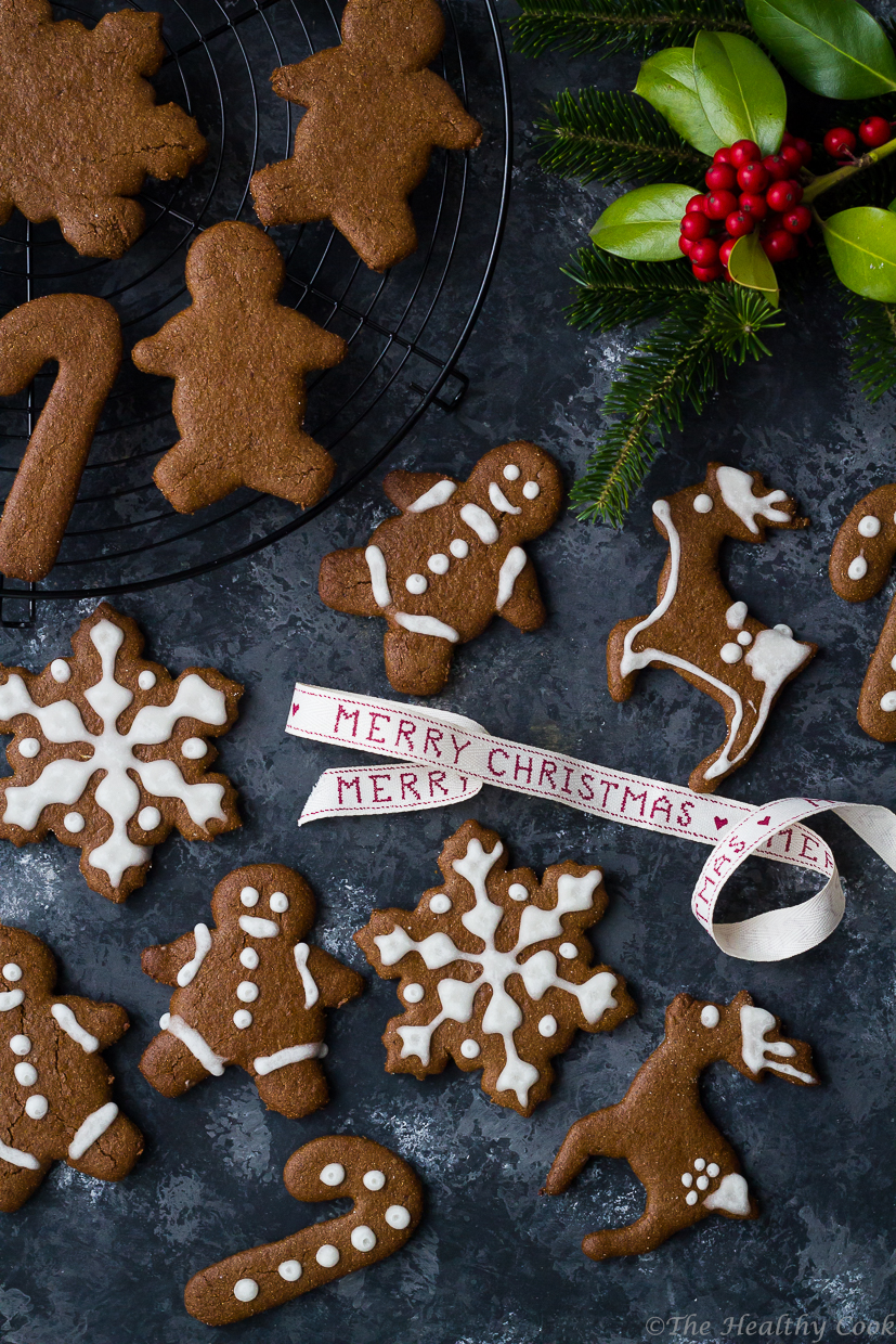 Υγιεινά χριστουγεννιάτικα μπισκότα με αλεύρι ζέας, αμυγδαλοβούτυρο και ζάχαρη καρύδας - Vegan gingerbread cookies with emmer flour and almond butter