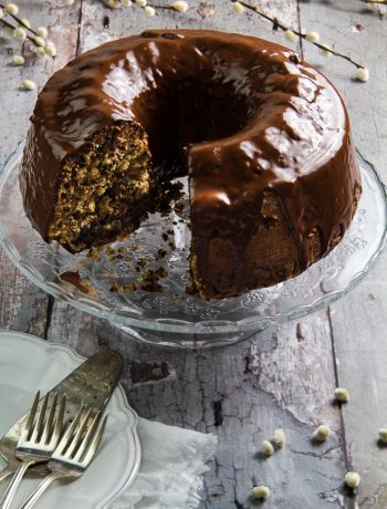 Νηστίσιμο κέικ με ταχίνι, καρύδια, σταφίδες & σοκολάτα, χωρίς λάδι. Ότι πρέπει για την μεγάλη Εβδομάδα