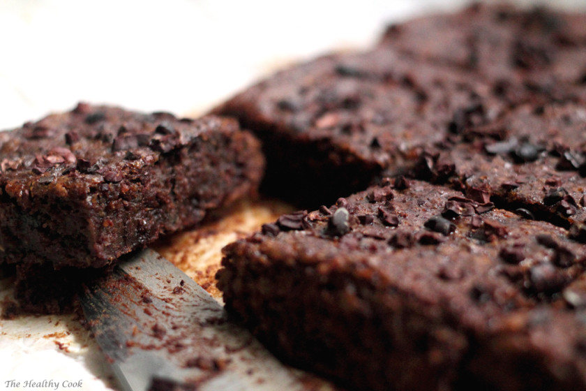 Healthy Chocolate & Cacao Nibs Brownie (Vegan) – Υγιεινό Μπράουνι με Σοκολάτα και Κακάο Νιμπς (Vegan)